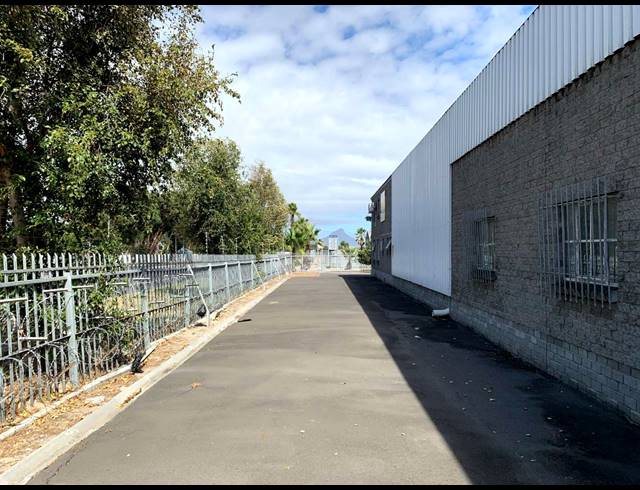 230M² FACTORY TO LET IN GOODWOOD CENTRAL